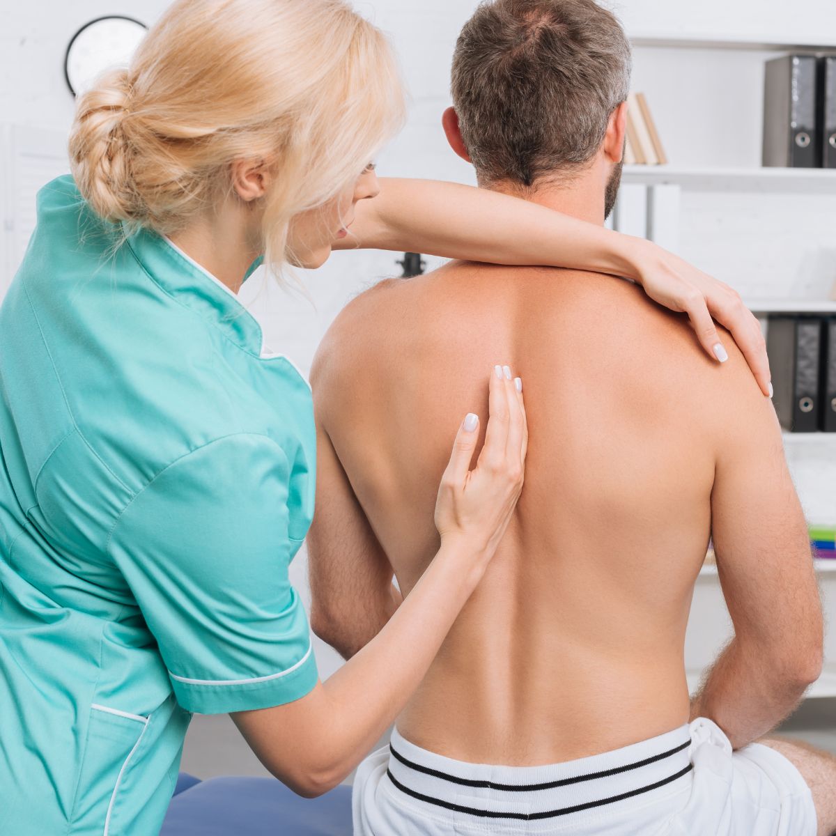 Homme se faisait manipuler par une chiripraticienne